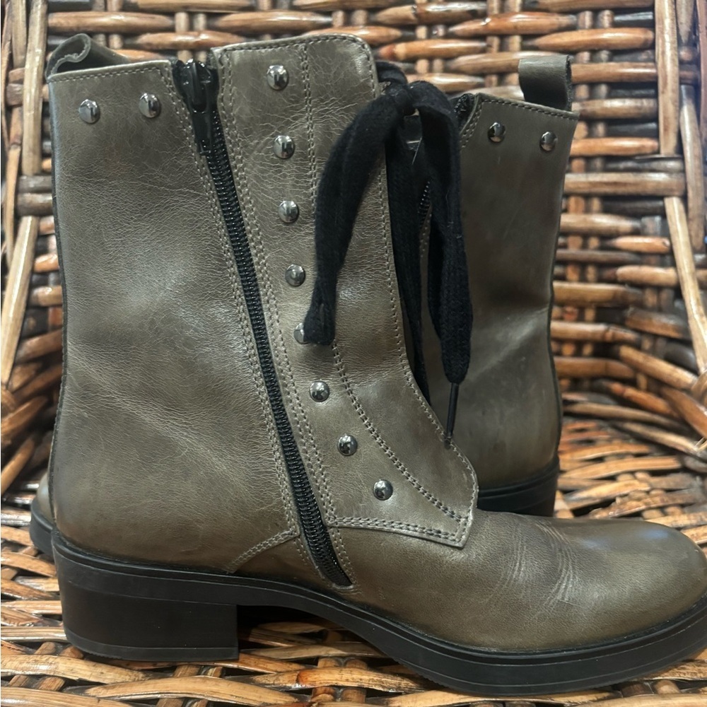 Gabriella Green  Leather Combat Boots in size 38/7.5 Great Condition! - Picture 16 of 16